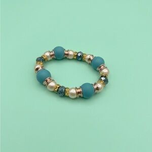 Elegant Beaded Bracelet in Teal and Gold